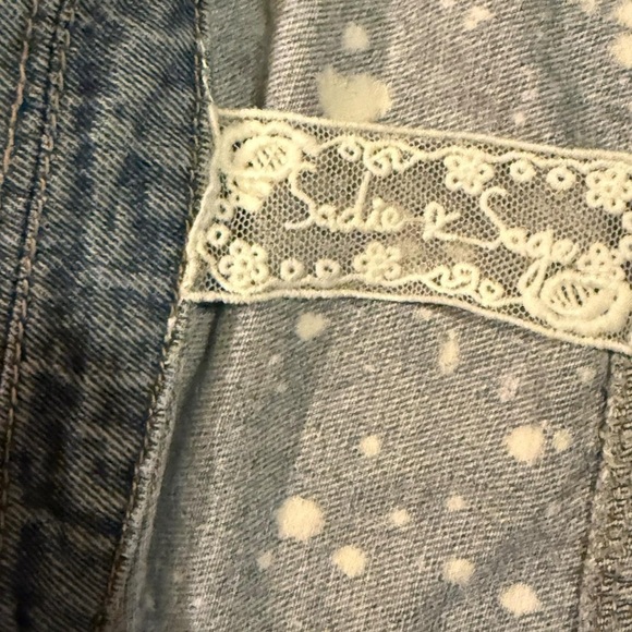 Sadie & Sage Distressed denim jacket with bleach splatter detail #grunge - Picture 4 of 6
